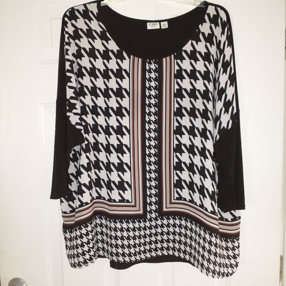 CATO black, white, and red top in very good condition. 29"L X 28" across bust